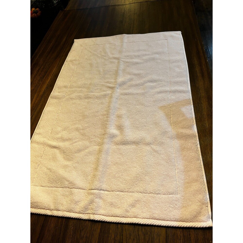 Matouk Bath Tub Mat Rug 24”x36” 100% Cotton Neiman Marcus pale pink Marous